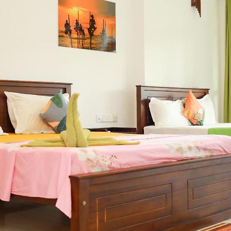 Relax Beach Resort Weligama Esterno foto