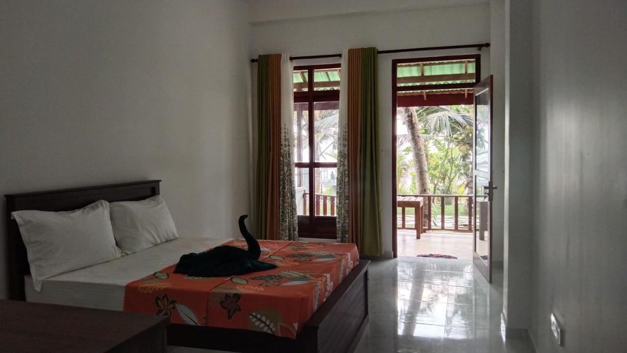 Relax Beach Resort Weligama Esterno foto