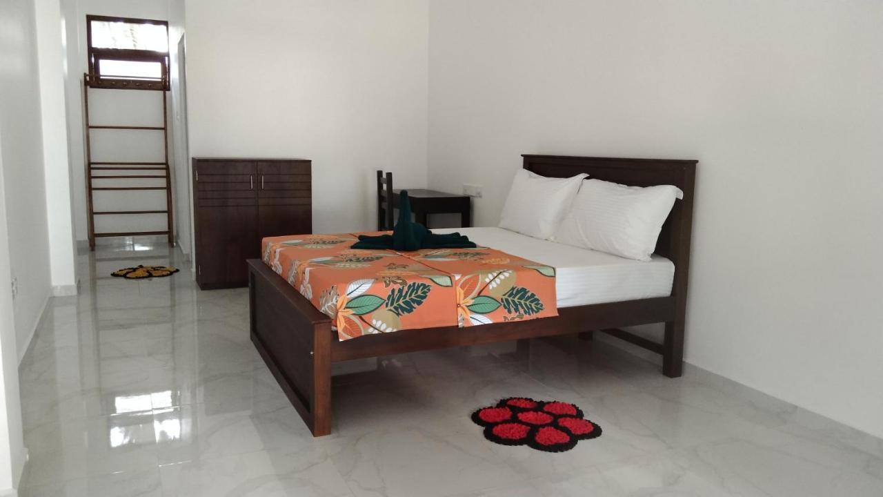 Relax Beach Resort Weligama Esterno foto