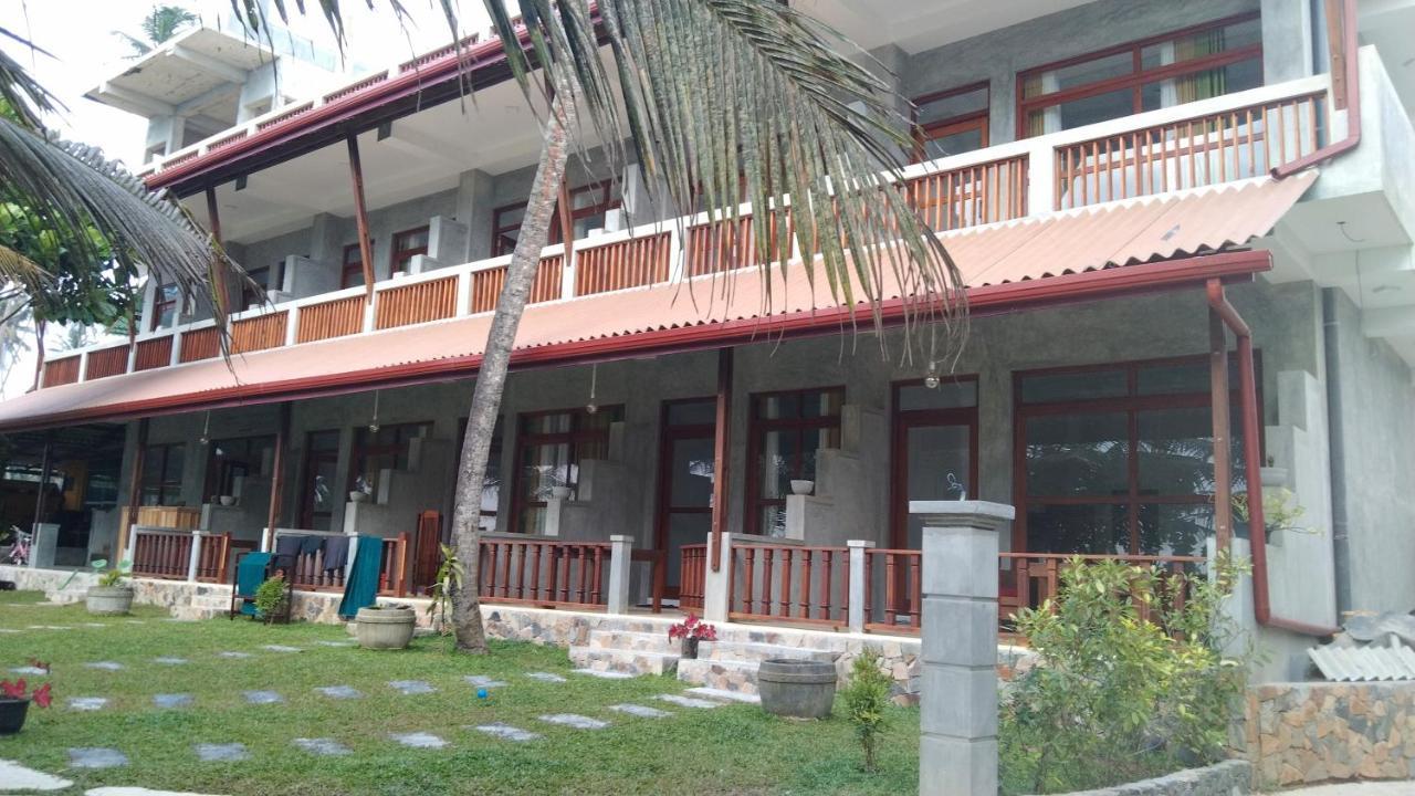 Relax Beach Resort Weligama Esterno foto