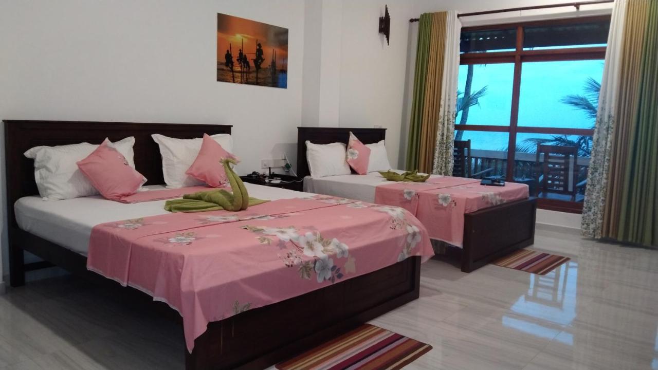 Relax Beach Resort Weligama Esterno foto