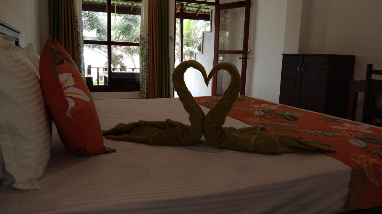 Relax Beach Resort Weligama Esterno foto