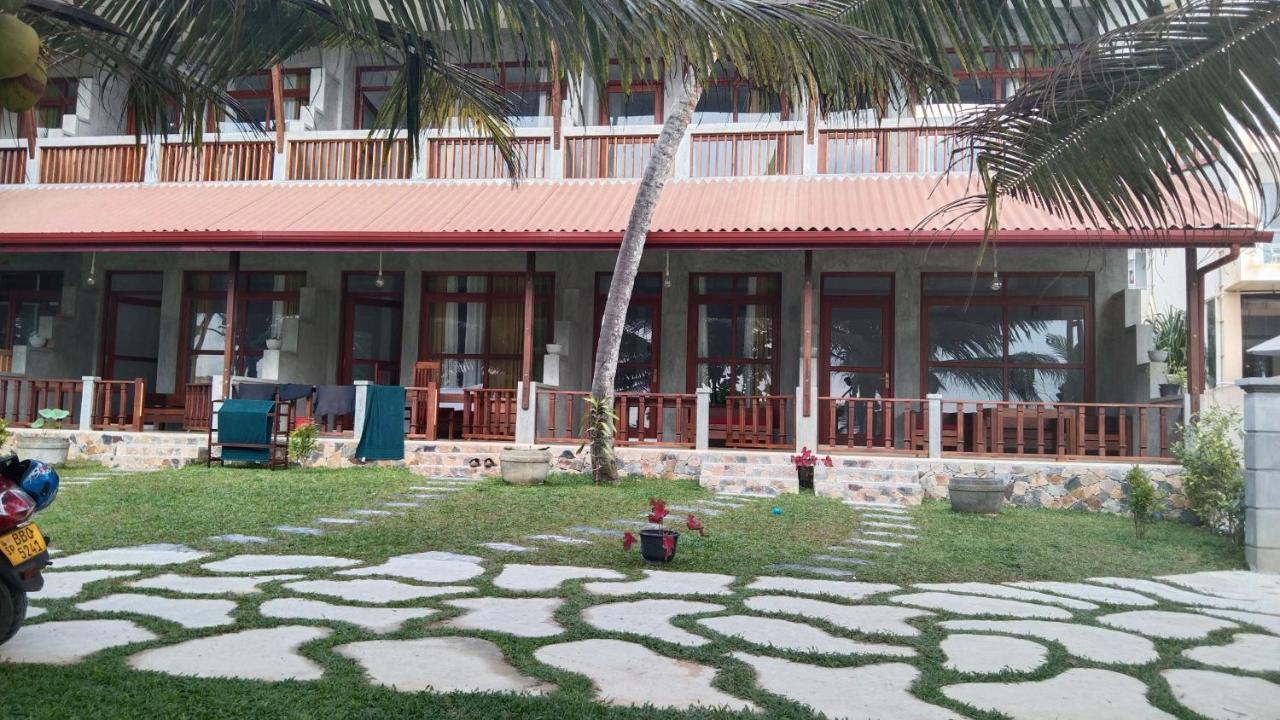Relax Beach Resort Weligama Esterno foto