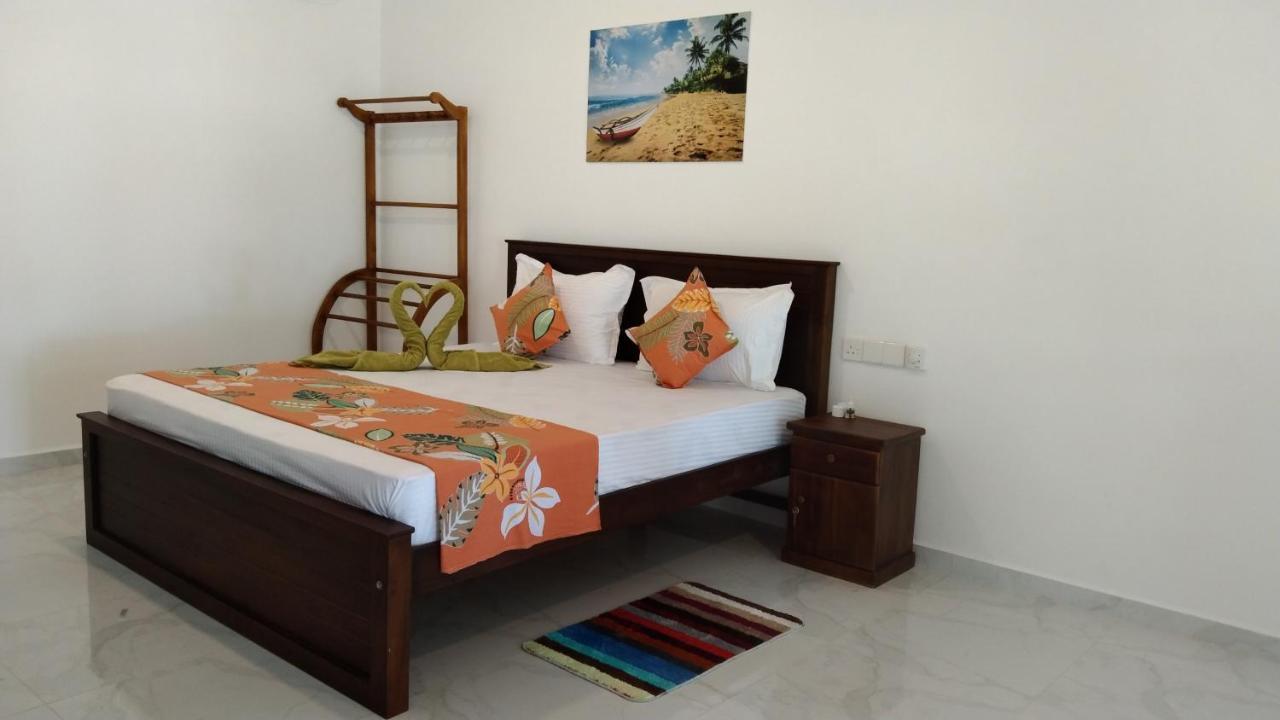 Relax Beach Resort Weligama Esterno foto