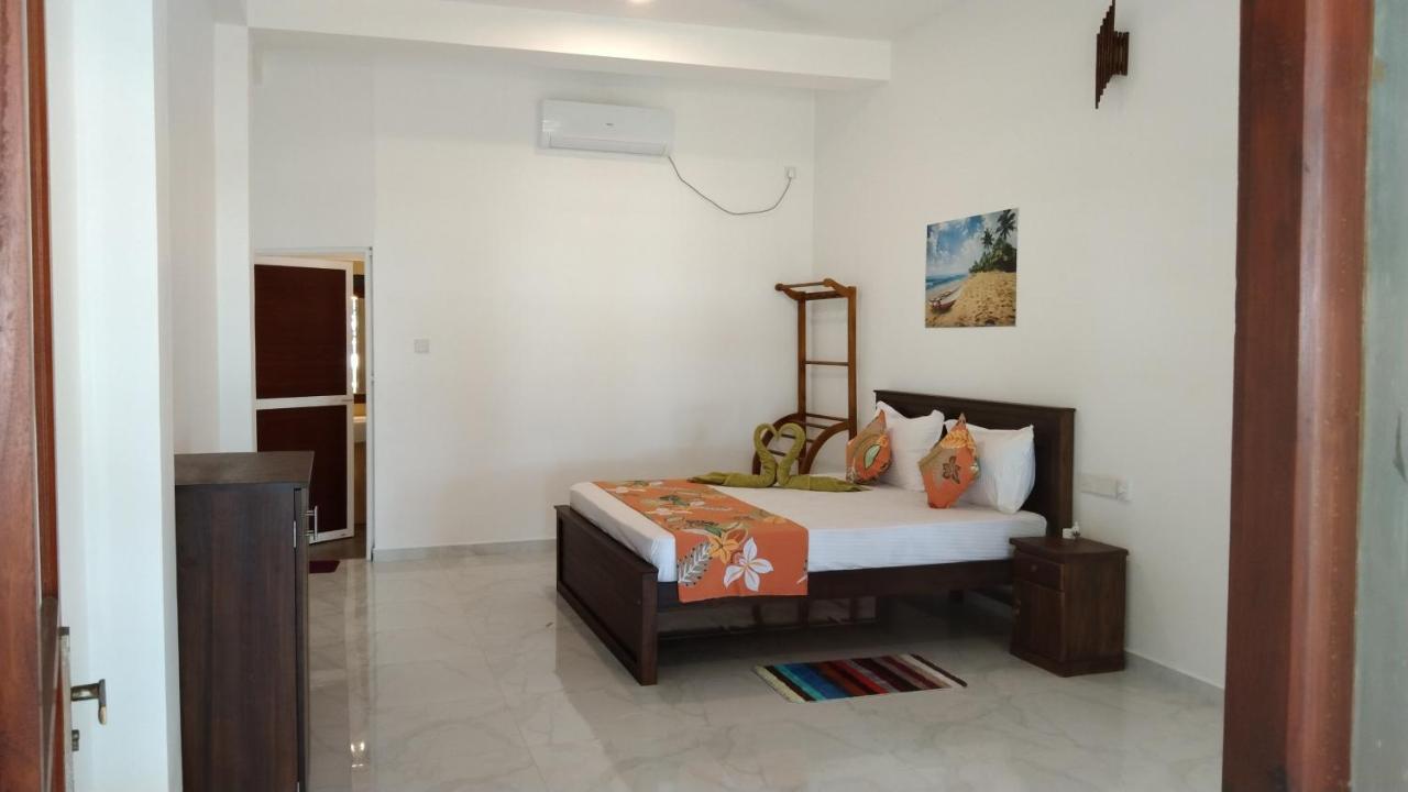 Relax Beach Resort Weligama Esterno foto