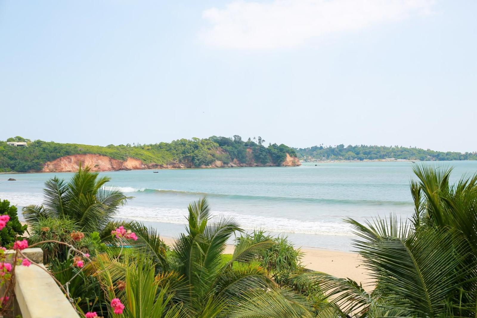Relax Beach Resort Weligama Esterno foto