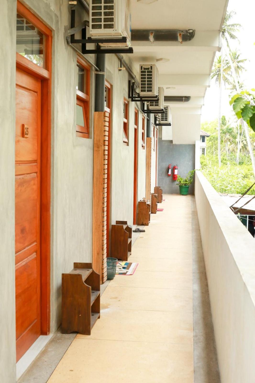 Relax Beach Resort Weligama Esterno foto