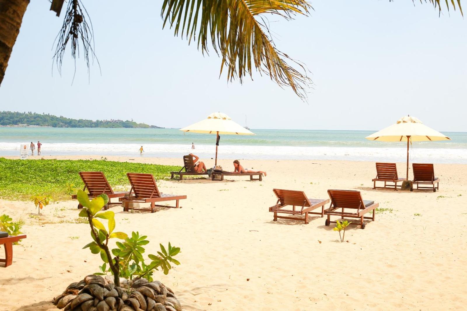 Relax Beach Resort Weligama Esterno foto