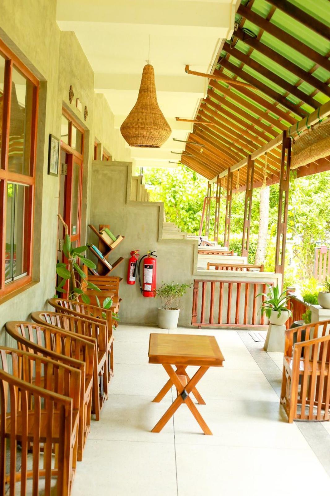Relax Beach Resort Weligama Esterno foto