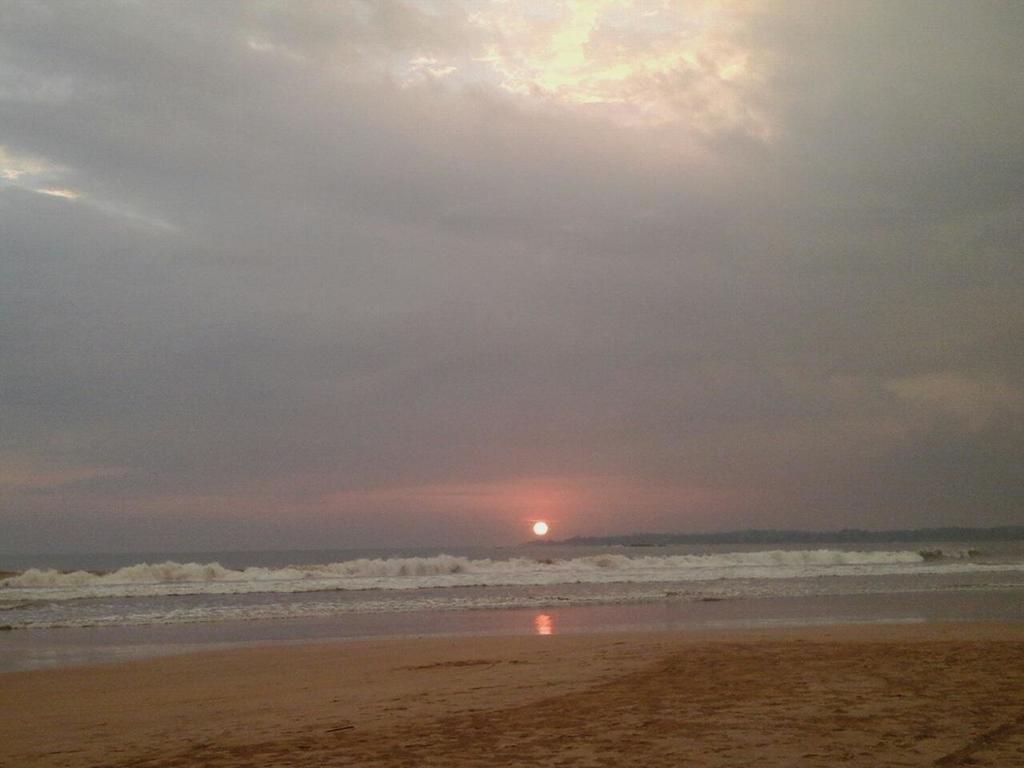 Relax Beach Resort Weligama Esterno foto