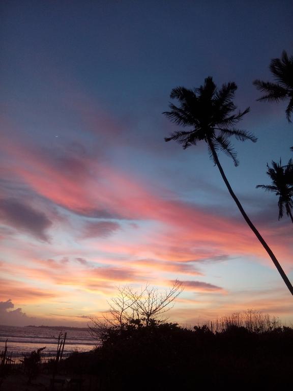 Relax Beach Resort Weligama Esterno foto